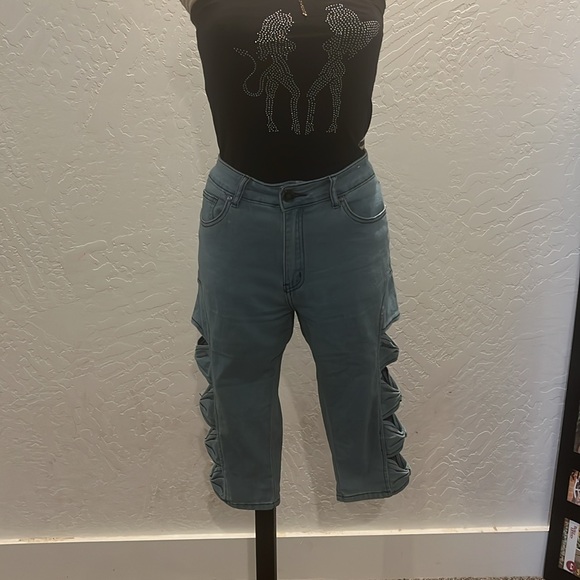 Capris pants - Picture 2 of 3